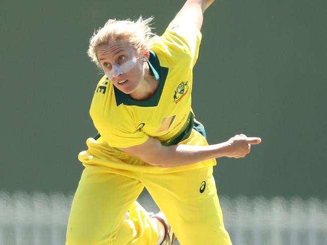 Pace-bowling all-rounder Delissa Kimmince. Picture: Mark Metcalfe/Getty Images