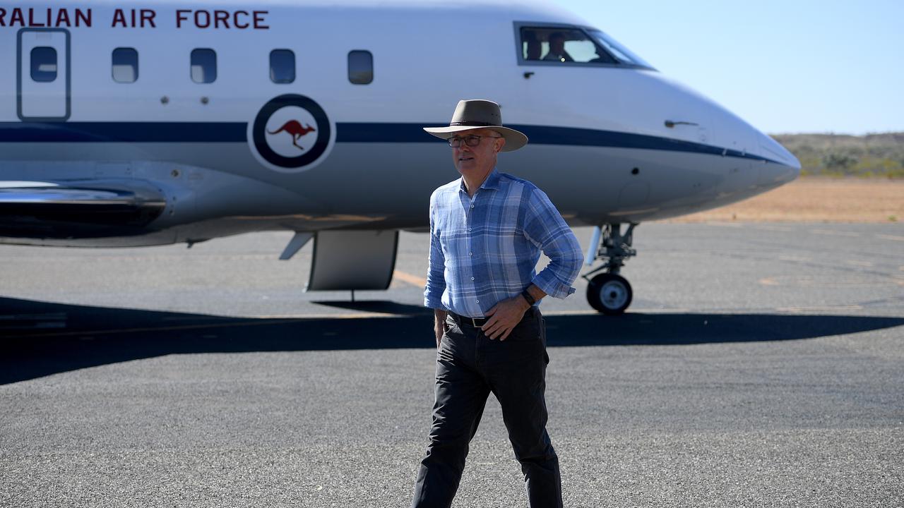 Prime Minister Malcolm Turnbull arrives at Tennant Creek airport in July 2018. (AAP Image/Dan Himbrechts)