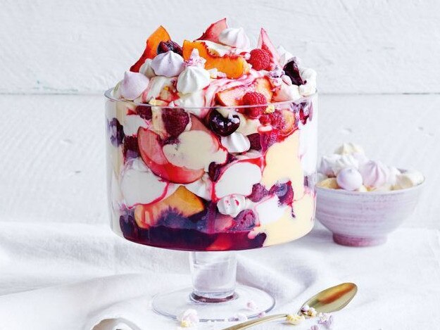 This trifle will be an absolute hit on Christmas.