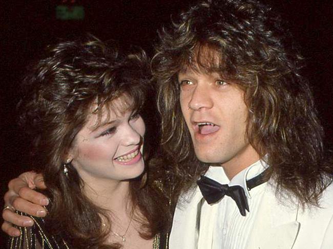 NETWORK SPECIAL.  MUST TALK WITH NETWORK PIC DESK BEFORE PUBLISHING.     BEVERLY HILLS, CALIFORNIA - MARCH 20: Valerie Bertinelli and Eddie Van Halen at Chasens Restaurant on March 20, 1983 in Beverly Hills, California. (Photo by Kevin Winter/Getty Images)