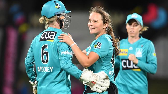 Amelia Kerr celebrates a wicket during the Women's Big Bash League match between the Hobart Hurricanes and the Brisbane Heat. (Photo by Steve Bell/Getty Images)