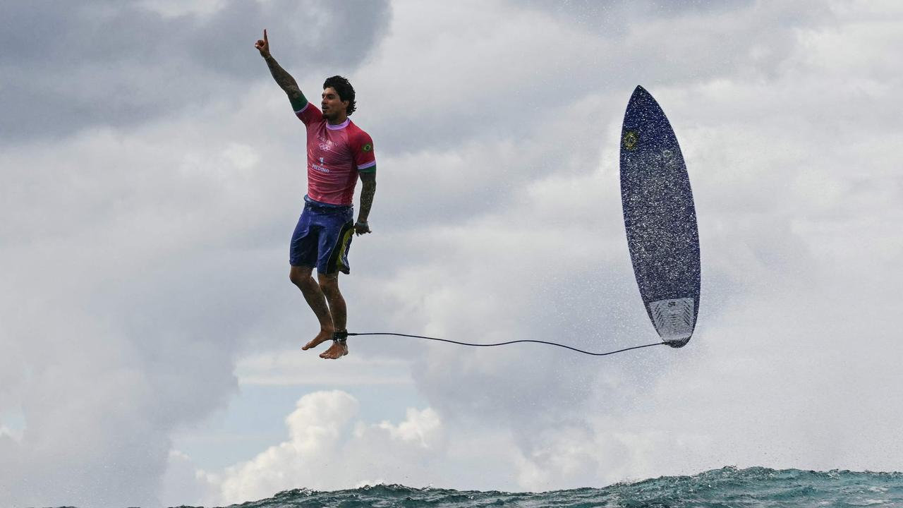 ‘Best sports photo ever’: Insane surfing image goes viral