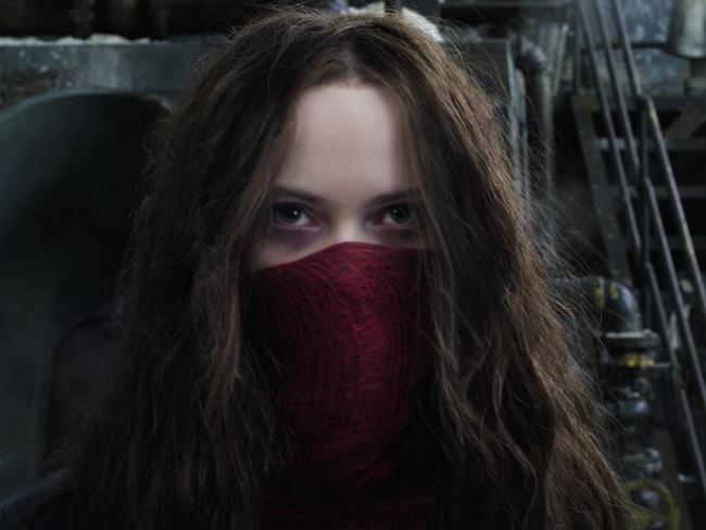 Hera Hilmar as Hester Shaw in Mortal Engines.