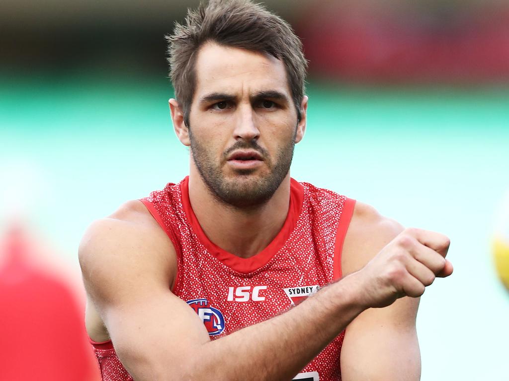 SYDNEY, AUSTRALIA - APRIL 09: Josh Kennedy takes a high ball during a Sydney Swans AFL training session at Sydney Cricket Ground on April 09, 2019 in Sydney, Australia. (Photo by Matt King/Getty Images)