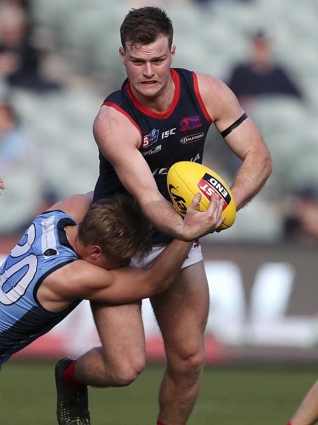 Norwood’s Cole Gerloff under pressure from Sam Colquhoun during the elimination final. Picture: Sarah Reed