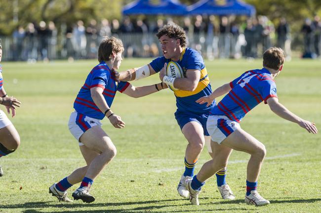 Chace Oates runs the ball during the 2023 school season. Picture: Kevin Farmer