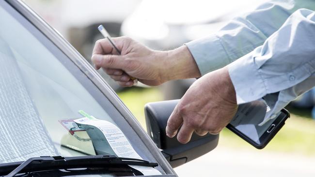 Some Melbourne parking inspectors are not issuing tickets amid software glitches.