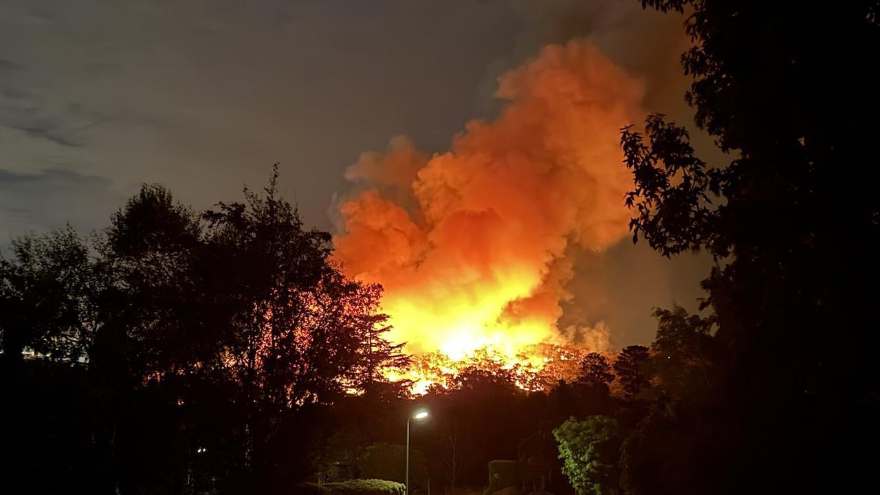 Home lost, more under threat in Melbourne bushfire