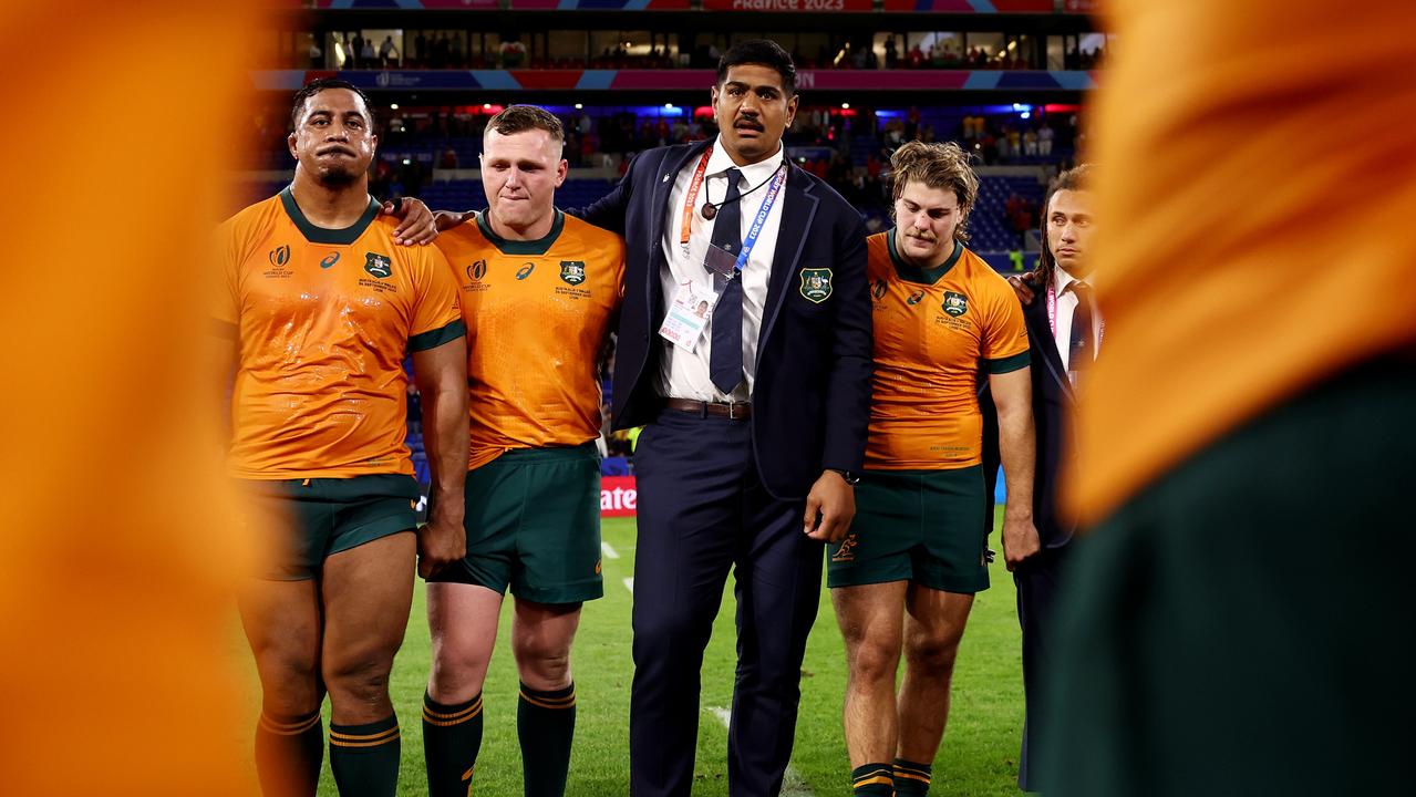 Will Skelton speaks with teammates after the loss to Wales (Photo by Chris Hyde/Getty Images)