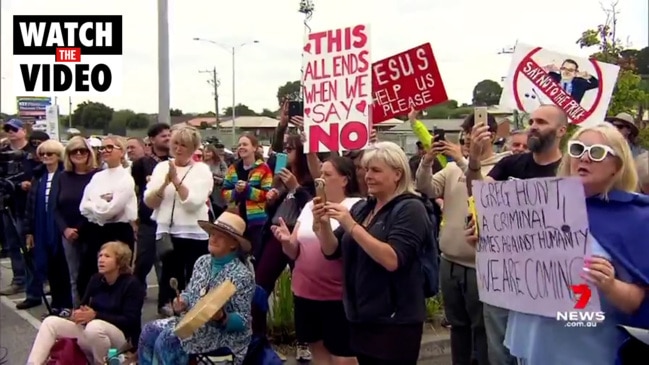 Anti-vaxxers protest outside Greg Hunt's office (7 News)