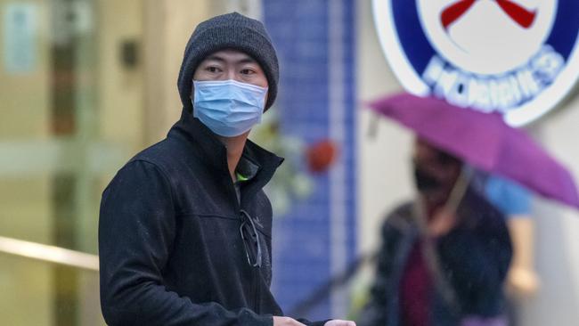 A masked-up man in Melbourne’s CBD. Picture: NCA NewsWire / David Geraghty