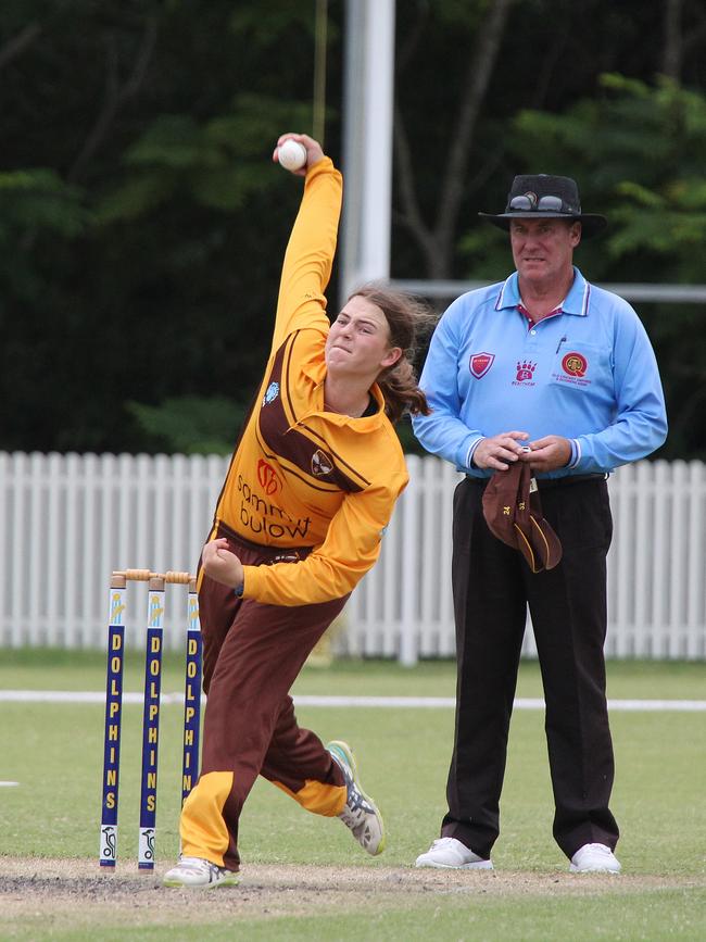 Katherine Raymont Shield women's cricket - Gold Coast Dolphins vs. Ipswich-Logan at Bill Pippen Oval, Robina. . Ipswich-Logan bowler Gina Bidgood. Pic Mike Batterham