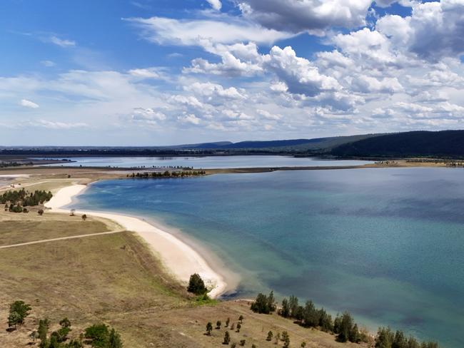 DAILY TELEGRAPH NOVEMBER 26, 2024. An empty and closed Penrith Beach Ã¢â¬ÅPondi" in Castlereagh" as itÃ¢â¬â¢s expected to reach 39 degrees in Penrith today. Picture: Jonathan Ng