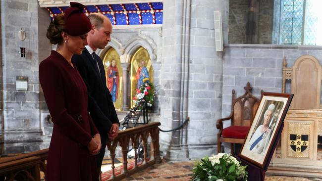 Prince William and Catherine pay tribute to the late Queen. Picture: Getty Images