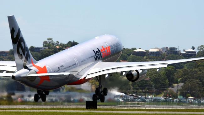  Jetstar’s first direct flight from the Gold Coast to Tokyo takes off in December 2008. 