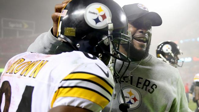 Head coach Mike Tomlin of the Pittsburgh Steelers congratulates wide receiver Antonio Brown #84 following the Steelers win against the Kansas City Chiefs in the AFC Divisional Playoff game.