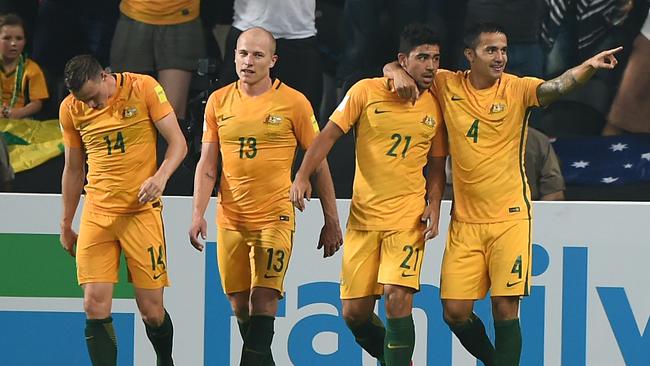 Tim Cahill (R) celebrates his goal with his Socceroos teammates.