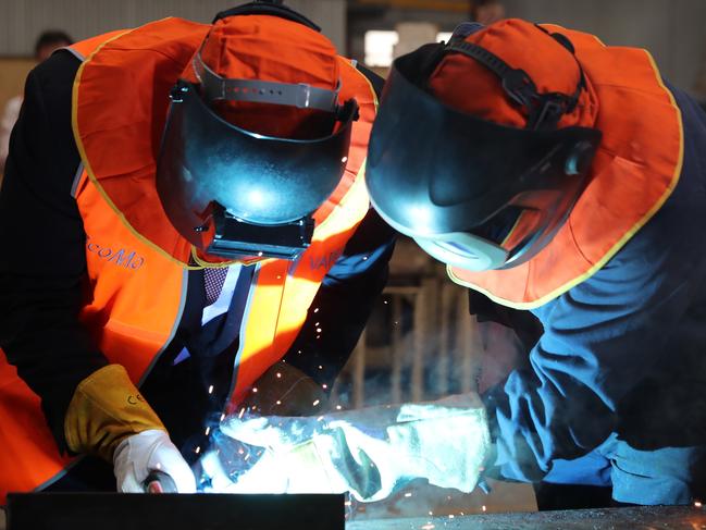 40 staff at nation’s largest aluminium smelter in isolation