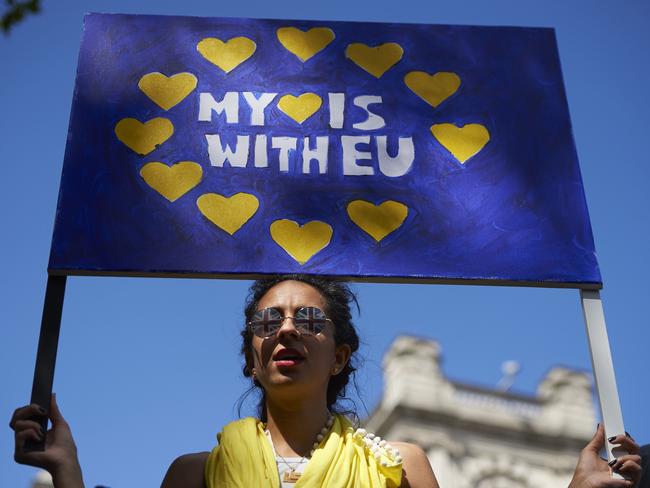 A woman holds up a pro-Europe banner in Parliament Square as thousands of protesters take part in a March for Europe, through the centre of London on July 2, 2016, to protest against Britain's vote to leave the EU, which has plunged the government into political turmoil and left the country deeply polarised. Protesters from a variety of movements march from Park Lane to Parliament Square to show solidarity with those looking to create a more positive, inclusive kinder Britain in Europe. / AFP PHOTO / Niklas HALLE'N