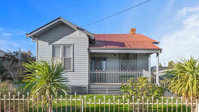 With a price tag from $298,000-$327,500, there’s affordability on offer at <a href="https://www.realestate.com.au/property-house-vic-stawell-142178036" title="www.realestate.com.au">56 Ligar St, Stawell</a>