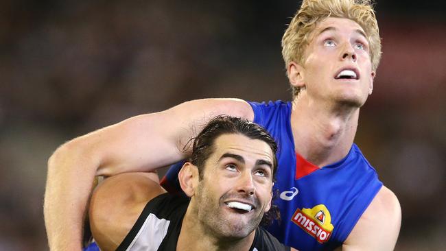 AFL Round 4. 12/04/2019. Collingwood vs Western Bulldogs at the MCG.  Collingwood's Brodie Grundy  and Bulldog Tim English  battle    . Pic: Michael Klein.