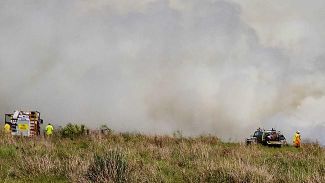 Firefighters working to put our a grassfire at Mudgeeraba. Photo: Jerad Williams