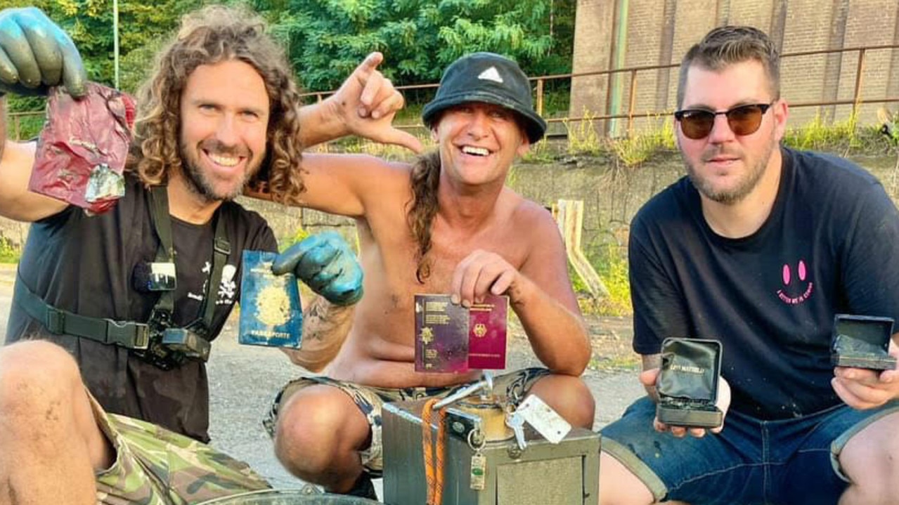 The Bondi Treasure Hunter, Leigh Webber, with his friends Wim and Joopie in front of a safe they found. Picture: supplied