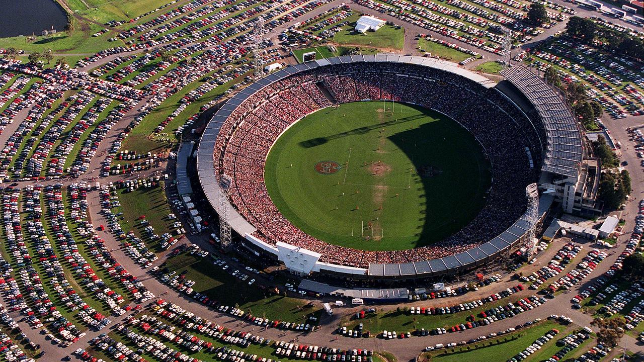 Once able to fit 157,000 people in the venue, Waverley Park hosted some legendary AFL moments.