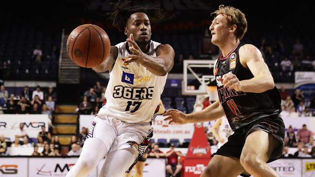 Eric Griffin of the 36ers is challenged by Daniel Grida of the Hawks during the round three NBL match between the Illawarra Hawks and the Adelaide 36ers at Wollongong Entertainment Centre. (Photo by Matt King/Getty Images)