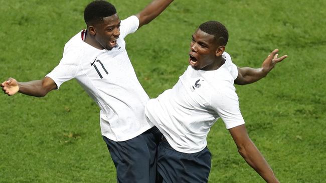 Ousmane Dembele (R) celebrates with Paul Pogba. (AFP Photo/Valery Hache)