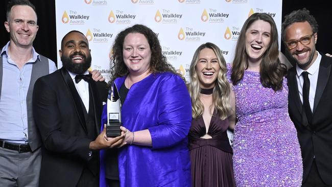 l-r - Dan Box, Douglas Smith, Gemma Jones, Emily Olle, Kathryn Birmingham and Jasper Leak -  Walkley Award for AUDIO LONG (OVER 20 MINUTES) Award Partner Minter Ellison Dying Rose Team, The Advertiser, ‘Dying Rose’ Picture: Adam Hollingworth / Walkley Foundation