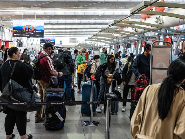 SYDNEY, AUSTRALIA - NewsWire Photos , JUNE 25, 2022: Generic of Sydney airport .Sydney Airport's busiest period in more than two years to begin,  queues already in the hundreds as airports brace for holiday chaos  Picture: NCA NewsWire / Flavio Brancaleone