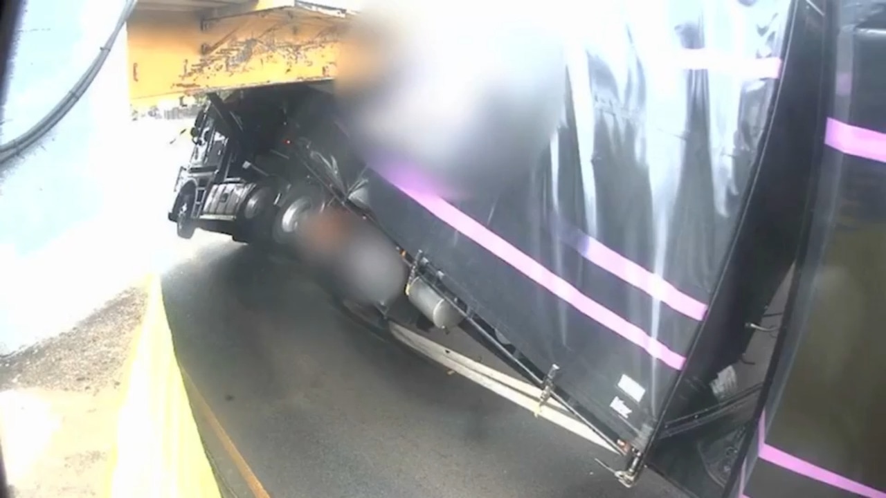 Truck wedged under Brisbane rail bridge