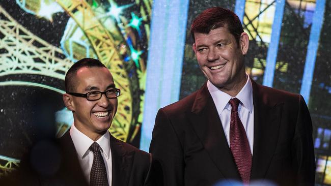 Billionaire Lawrence Ho, chief executive officer and co-chairman of Melco Crown Entertainment, left, and billionaire James Packer. Photographer: Justin Chin/Bloomberg.