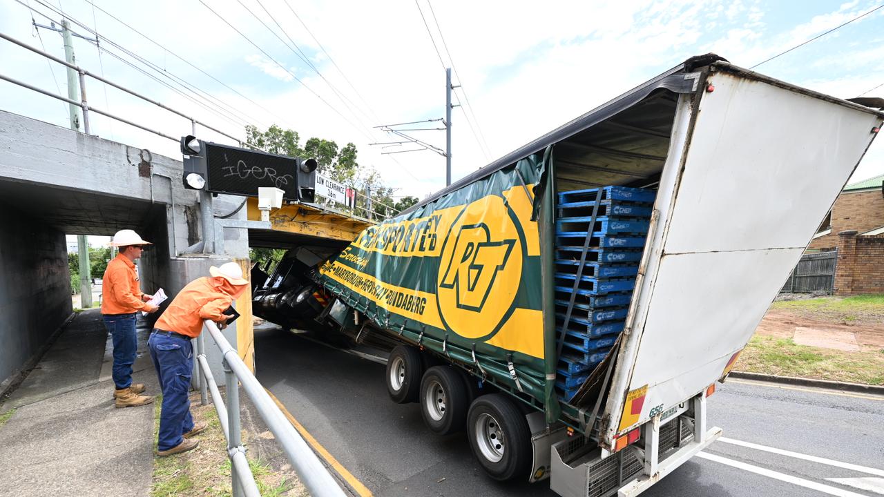 Brisbane Traffic: Major Delays After Truck Crashes Into Rail Bridge At ...