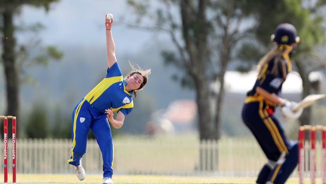 Keira Hol bowling for Southern Districts.Picture: Sue Graham