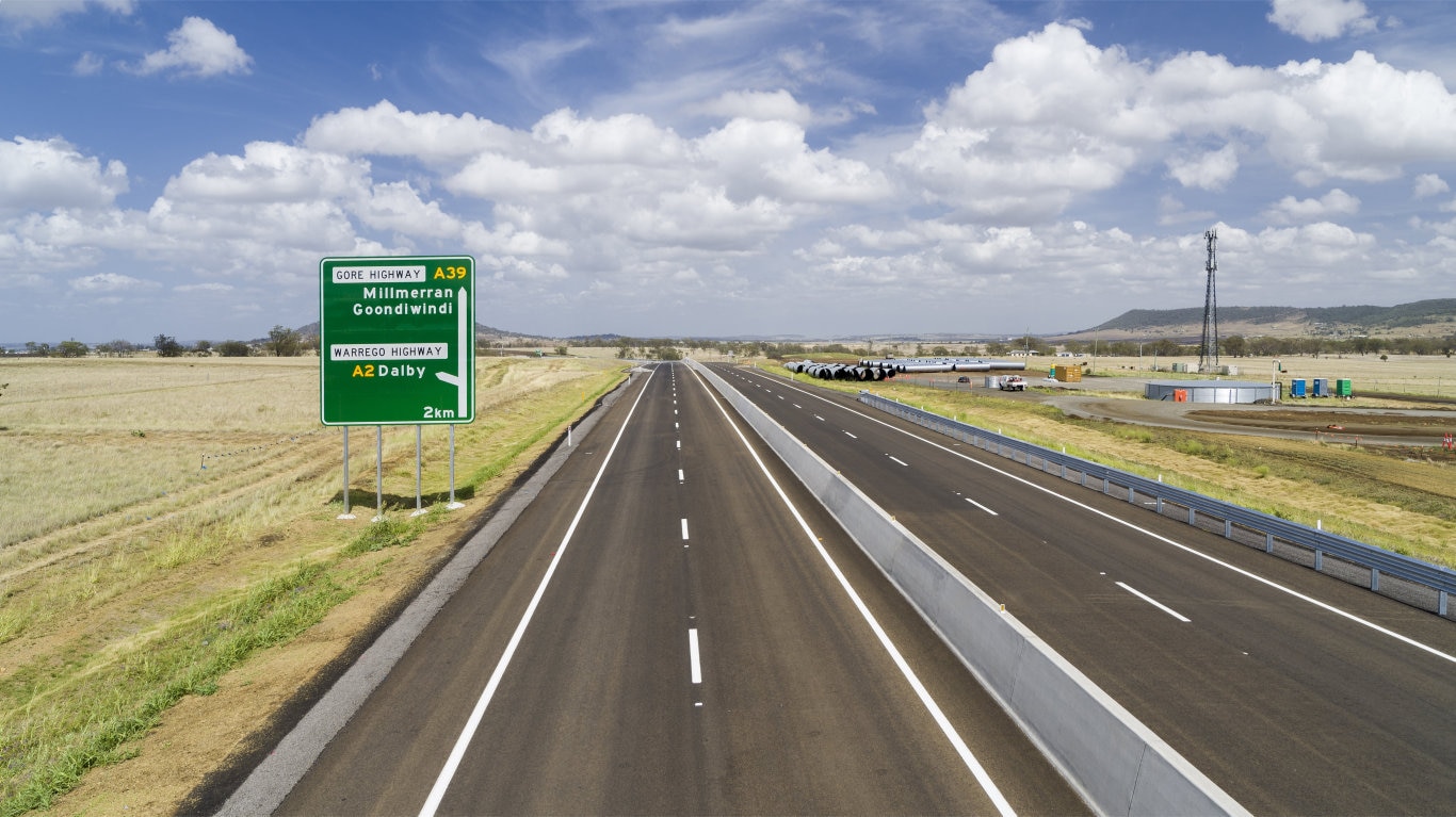 A road sign shows Gore Hwy Millmerran and Warrego Hwy Dalby on the Toowoomba Second Range Crossing.