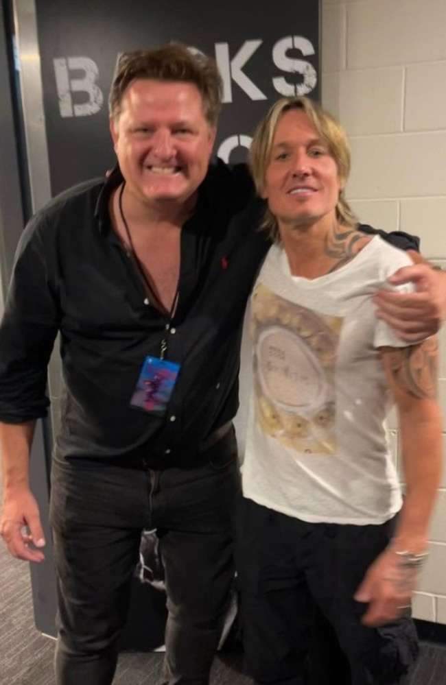 Avmin founder Paul O’Brien with Keith Urban. Picture: Instagram/avminaircharter