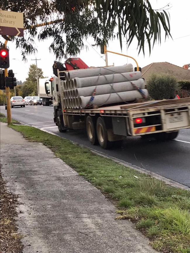 A truck runs a red light on Rosanna Rd and Banyule Rd intersection. Source: Resolve Rosanna Rd Facebook page.