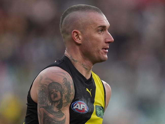 MELBOURNE, AUSTRALIA - JUNE 30: Dustin Martin of the Tigers looks to pass the ball during the round 16 AFL match between Richmond Tigers and Carlton Blues at Melbourne Cricket Ground, on June 30, 2024, in Melbourne, Australia. (Photo by Daniel Pockett/Getty Images)