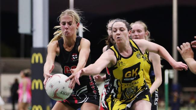 Mili Liriges and Jess Thompson fight for possession in the Cairns Netball match between North Cairns Tigers and Cairns Saints. PICTURE: BRENDAN RADKE