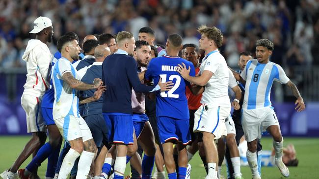 BORDEAUX, FRANCE - AUGUST 02: Nicolas Otamendi #16 of Team Argentina clashes with Team France players after the Men's Quarterfinal match between France and Argentina during the Olympic Games Paris 2024 at Nouveau Stade de Bordeaux on August 02, 2024 in Bordeaux, France. (Photo by Juan Manuel Serrano Arce/Getty Images)