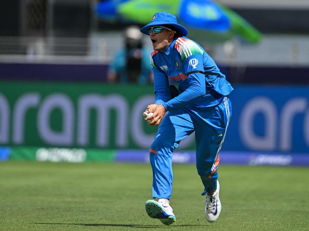 India's Shubman Gill takes a catch to dismiss Australia's Travis Head. Picture: AFP