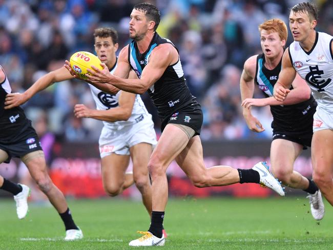 Travis Boak of the Power (centre) during the Round 2 AFL match between Port Adelaide Power and the Carlton Blues at the Adelaide Oval, Adelaide, Saturday, March 30, 2019. (AAP Image/David Mariuz) NO ARCHIVING, EDITORIAL USE ONLY