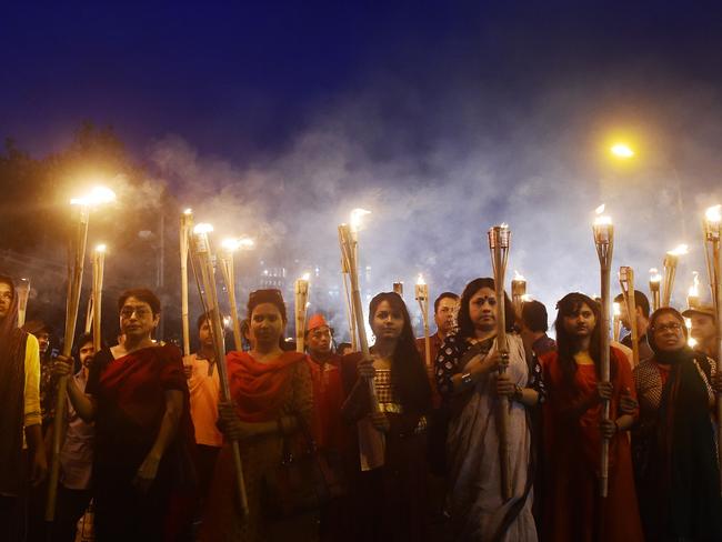 (FILES) - A file picture taken on February 27, 2015 shows Bangladeshi secular activists taking part in a torch-lit protest against the killing of Avijit Roy, a US blogger of Bangladeshi origin and founder of the Mukto-Mona (Free-mind) blog site, who was hacked to death by unidentified assailants, in Dhaka. Bangladesh's elite security force on September 10 arrested the head of a banned hardline Islamist group over the murders of two atheist bloggers that has sparked an international outcry. AFP PHOTO / Munir uz ZAMAN /FILES