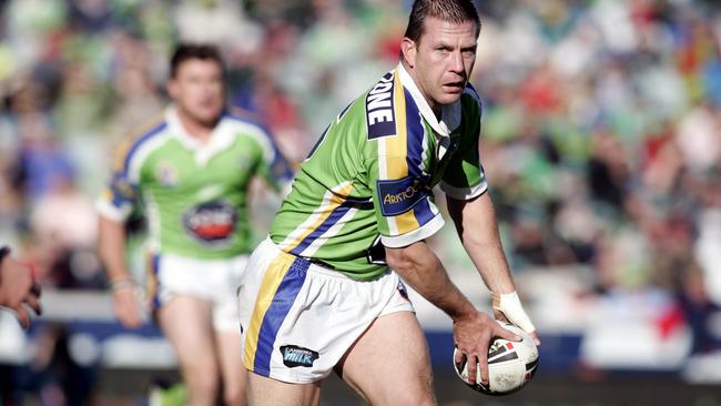 03 Jul 2005 Jason Smith runs with the ball during Canberra Raiders vs Penrith Panthers NRL match at Bruce Stadium. f/l sport rugby league action