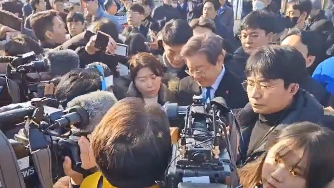 South Korean opposition leader stabbed in neck