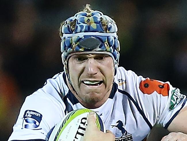 CANBERRA, AUSTRALIA - APRIL 24: David Pocock of the Brumbies bumps off a tackle during the round 11 Super Rugby match between the Brumbies and the Highlanders at GIO Stadium on April 24, 2015 in Canberra, Australia. (Photo by Stefan Postles/Getty Images)