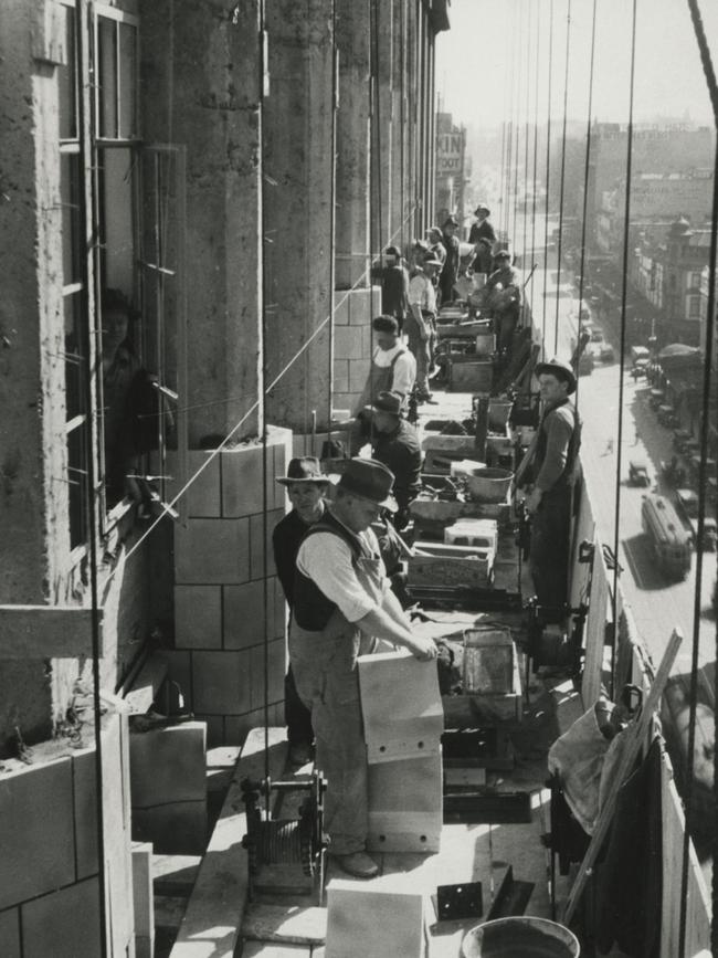 Labourers on the east side of the Manchester Unity Building in 1932. Work continued around the clock. Picture: University of Melbourne Archives