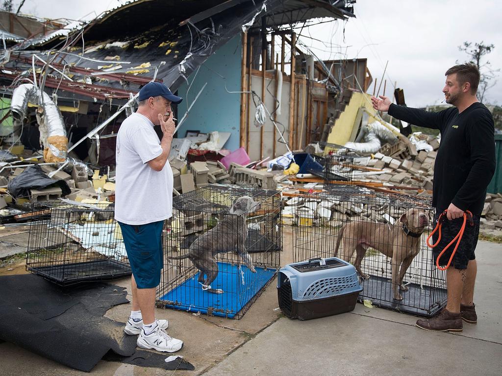 Rick Teska (L) helps a business owner rescue his dogs after Hurricane Michael passed through Panama City. Picture: Joe Raedle/Getty Images/AFP